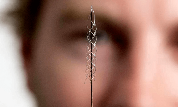 For the first time ever, a chip implanted in the brain allows a paralyzed man to tweet